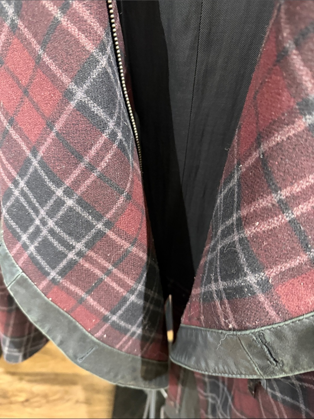 Leather jacket sleeve - Picture 6 of 7